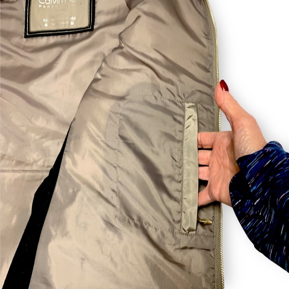 Like New Calvin Klein Performance Puffer Vest Ribbed Knit Side Panels Tan Black - Picture 10 of 15